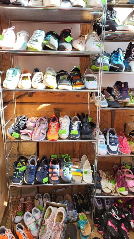 Bilder mit Ware in der Kinderscheune in Owingen Bilder mit Ware in der Kinderscheune in Owingen