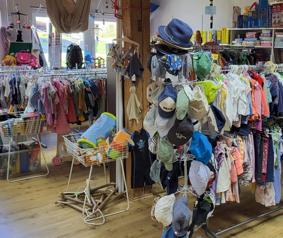 Bilder mit Ware in der Kinderscheune in Owingen Bilder mit Ware in der Kinderscheune in Owingen
