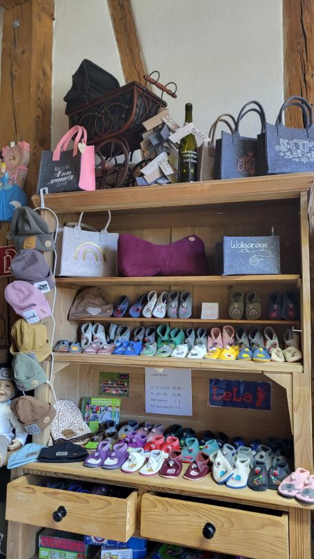 Bilder mit Ware in der Kinderscheune in Owingen Bilder mit Ware in der Kinderscheune in Owingen