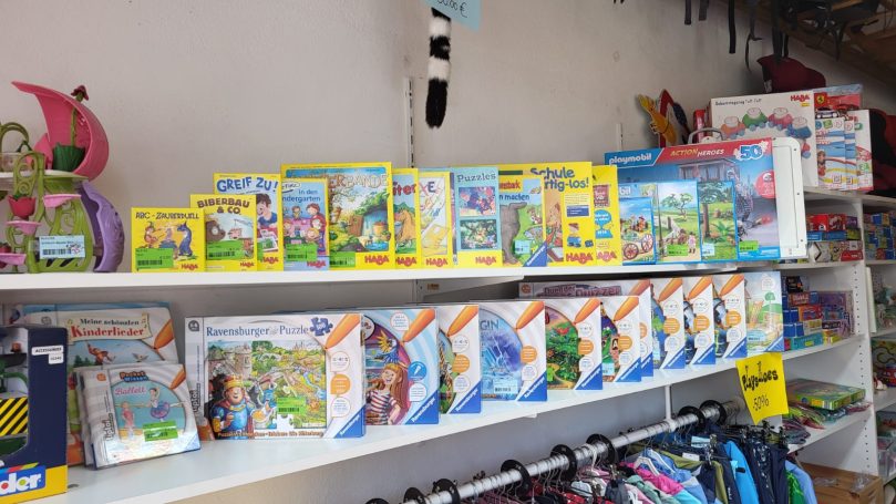 Bilder mit Ware in der Kinderscheune in Owingen Bilder mit Ware in der Kinderscheune in Owingen
